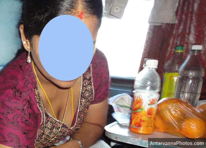 https://pub-5fcdf72a54cd4edbb03ec3edaa415a42.r2.dev/nakedleaks/intimate_south_indian_family_photos_–_revealing_breasts_on_the_train!/6.jpg