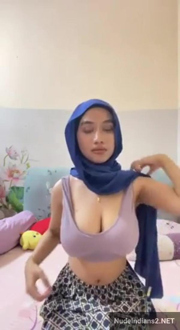 https://pub-5fcdf72a54cd4edbb03ec3edaa415a42.r2.dev/nakedleaks/islamic_nri_sensation_nazia_mahmud_flaunts_impressive_bosom_in_hijab/2.jpg