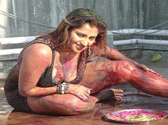 https://pub-5fcdf72a54cd4edbb03ec3edaa415a42.r2.dev/nakedleaks/joyful_holi:_captivating_images_of_indian_girls/0.jpg
