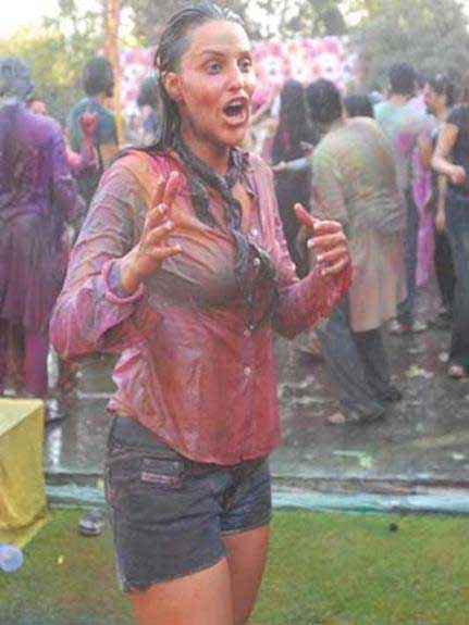 https://pub-5fcdf72a54cd4edbb03ec3edaa415a42.r2.dev/nakedleaks/joyful_holi:_captivating_images_of_indian_girls/5.jpg