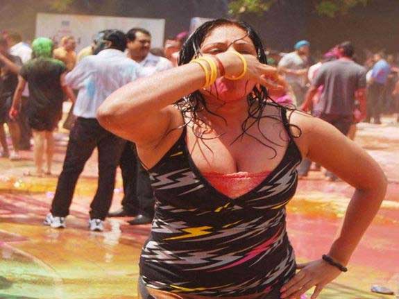 https://pub-5fcdf72a54cd4edbb03ec3edaa415a42.r2.dev/nakedleaks/joyful_holi:_captivating_images_of_indian_girls/7.jpg