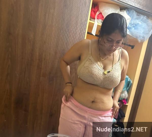 https://pub-5fcdf72a54cd4edbb03ec3edaa415a42.r2.dev/nakedleaks/kannada_aunty_vasundhara's_private_photoshoot_with_boyfriend/17.jpg