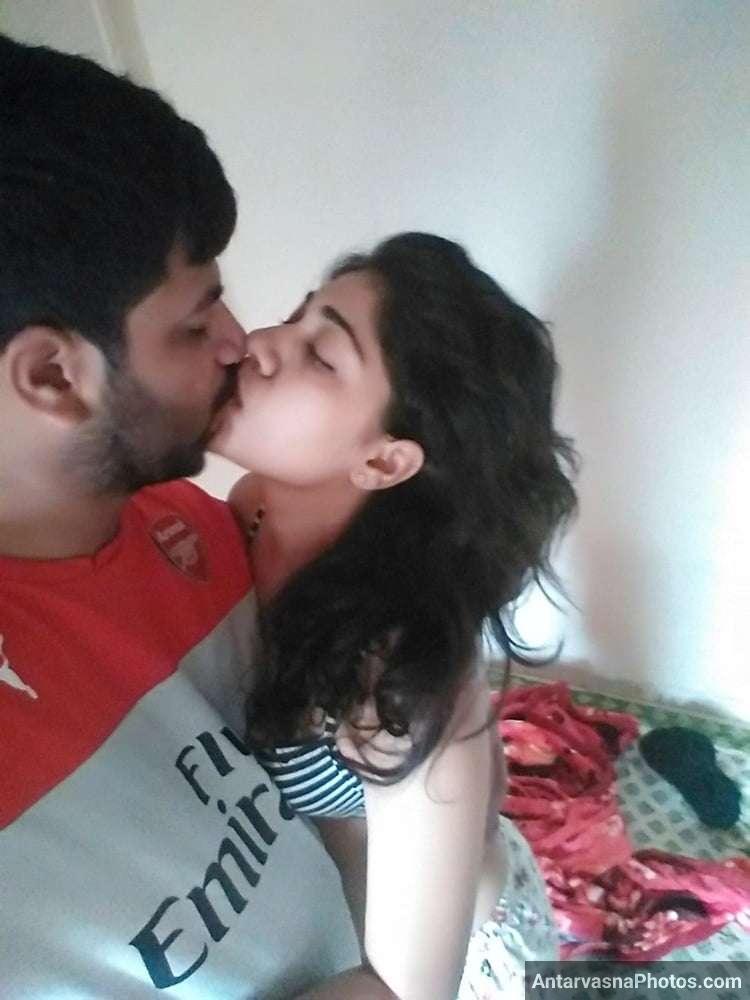 https://pub-5fcdf72a54cd4edbb03ec3edaa415a42.r2.dev/nakedleaks/kannada_duo_romantic_getaway_album_(33_pictures)/1.jpg