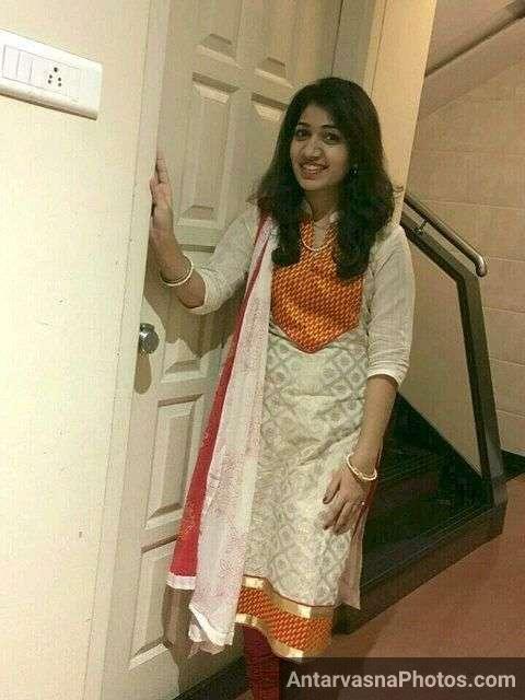 https://pub-5fcdf72a54cd4edbb03ec3edaa415a42.r2.dev/nakedleaks/kannada_duo_romantic_getaway_album_(33_pictures)/3.jpg