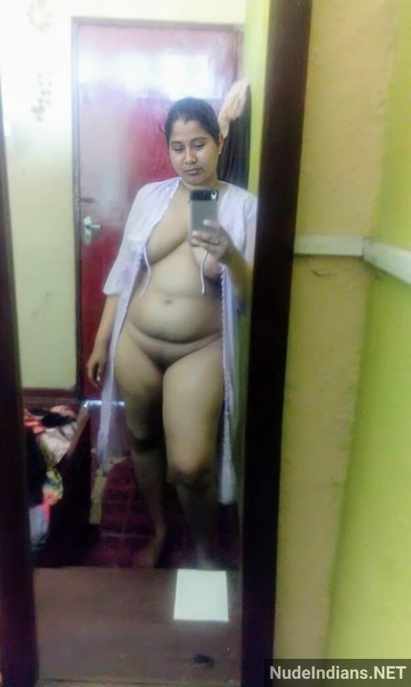 https://pub-5fcdf72a54cd4edbb03ec3edaa415a42.r2.dev/nakedleaks/kannada_housewife's_bold_move_to_seduce_lover/1.jpg