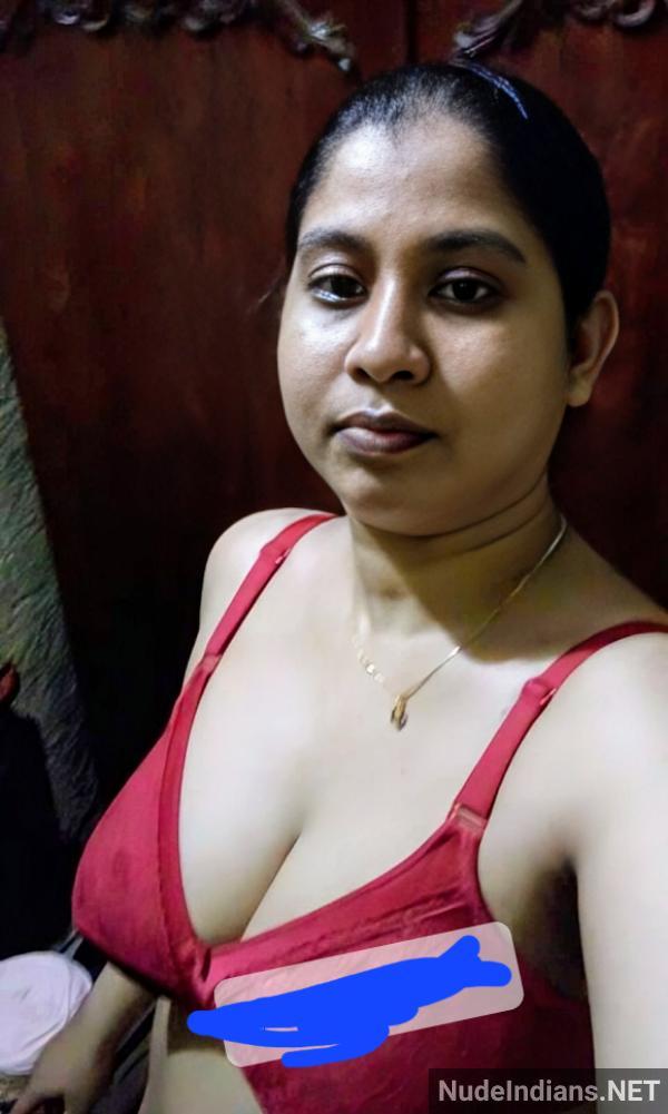 https://pub-5fcdf72a54cd4edbb03ec3edaa415a42.r2.dev/nakedleaks/kannada_housewife's_bold_move_to_seduce_lover/7.jpg
