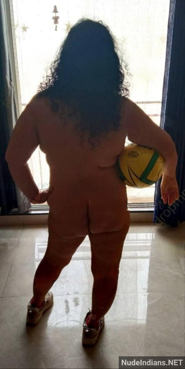 https://pub-5fcdf72a54cd4edbb03ec3edaa415a42.r2.dev/nakedleaks/kannada_wife's_nude_photos_causing_a_stir_online/11.jpg