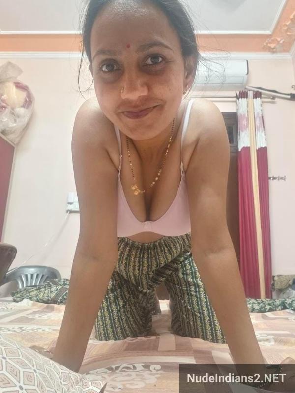 https://pub-5fcdf72a54cd4edbb03ec3edaa415a42.r2.dev/nakedleaks/kanpur_woman_manju's_intimate_selfies_captured_by_spouse/13.jpg