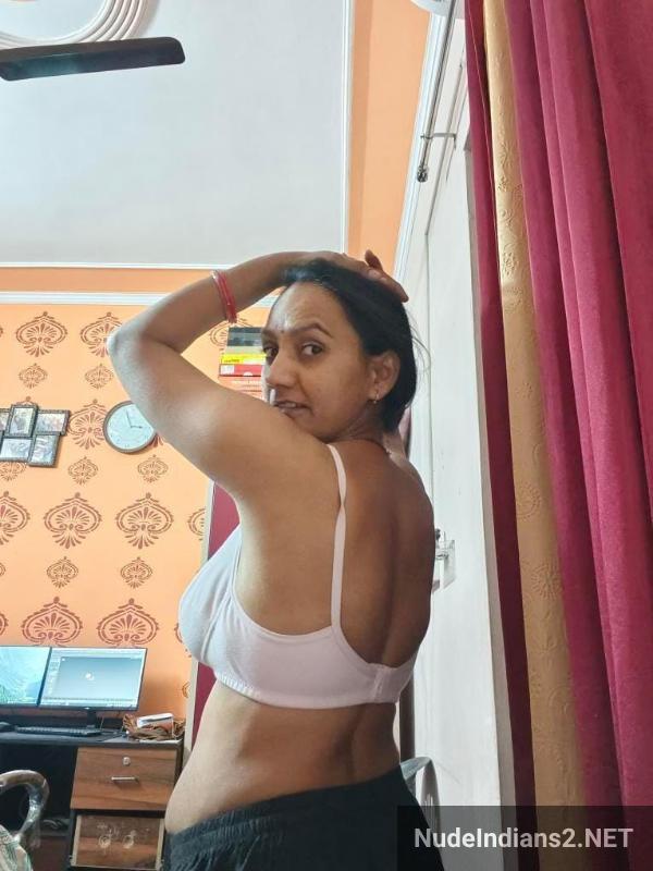 https://pub-5fcdf72a54cd4edbb03ec3edaa415a42.r2.dev/nakedleaks/kanpur_woman_manju's_intimate_selfies_captured_by_spouse/17.jpg