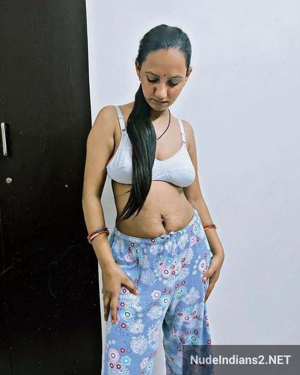 https://pub-5fcdf72a54cd4edbb03ec3edaa415a42.r2.dev/nakedleaks/kanpur_woman_manju's_intimate_selfies_captured_by_spouse/6.jpg