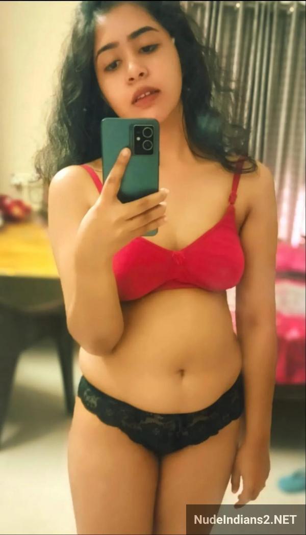 https://pub-5fcdf72a54cd4edbb03ec3edaa415a42.r2.dev/nakedleaks/kerala_coed_reveals_alluring_physique_as_provocatively/14.jpg