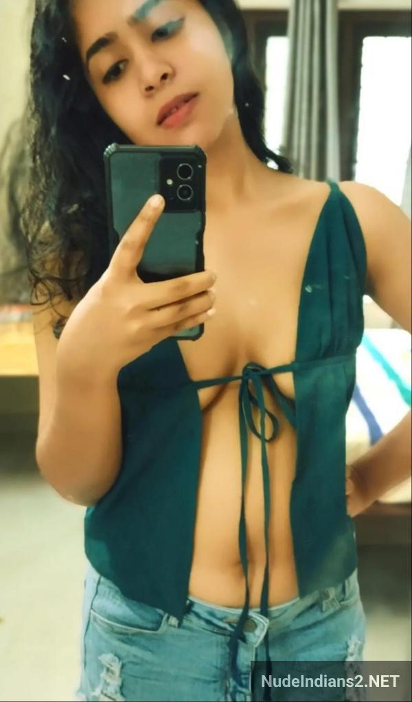 https://pub-5fcdf72a54cd4edbb03ec3edaa415a42.r2.dev/nakedleaks/kerala_coed_reveals_alluring_physique_as_provocatively/17.jpg