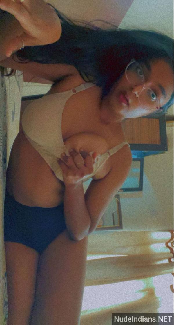 https://pub-5fcdf72a54cd4edbb03ec3edaa415a42.r2.dev/nakedleaks/kerala_gf_preethi's_seductive_booty_snaps_for_sensual_pleasure/17.jpg