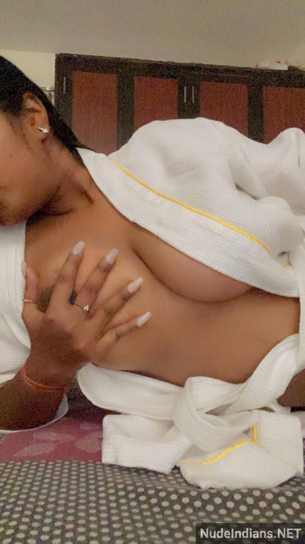 https://pub-5fcdf72a54cd4edbb03ec3edaa415a42.r2.dev/nakedleaks/kerala_gf_preethi's_seductive_booty_snaps_for_sensual_pleasure/18.jpg