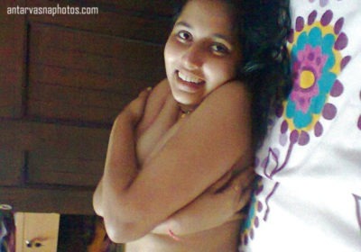 Kolkata teen's alluring bedroom snapshots