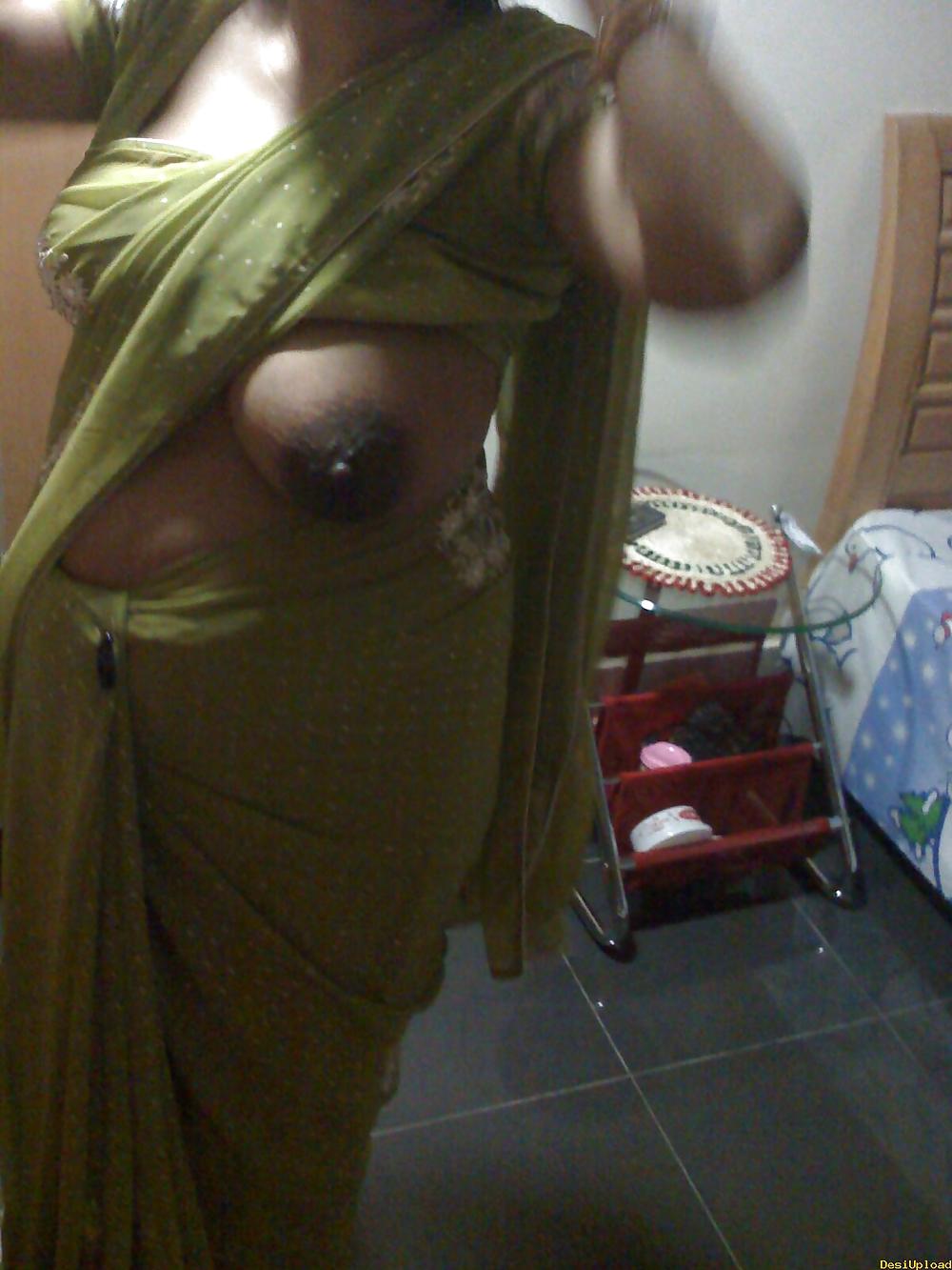 https://pub-5fcdf72a54cd4edbb03ec3edaa415a42.r2.dev/nakedleaks/komal_aunty_and_friends_revealing_their_alluring_chests/2.jpg