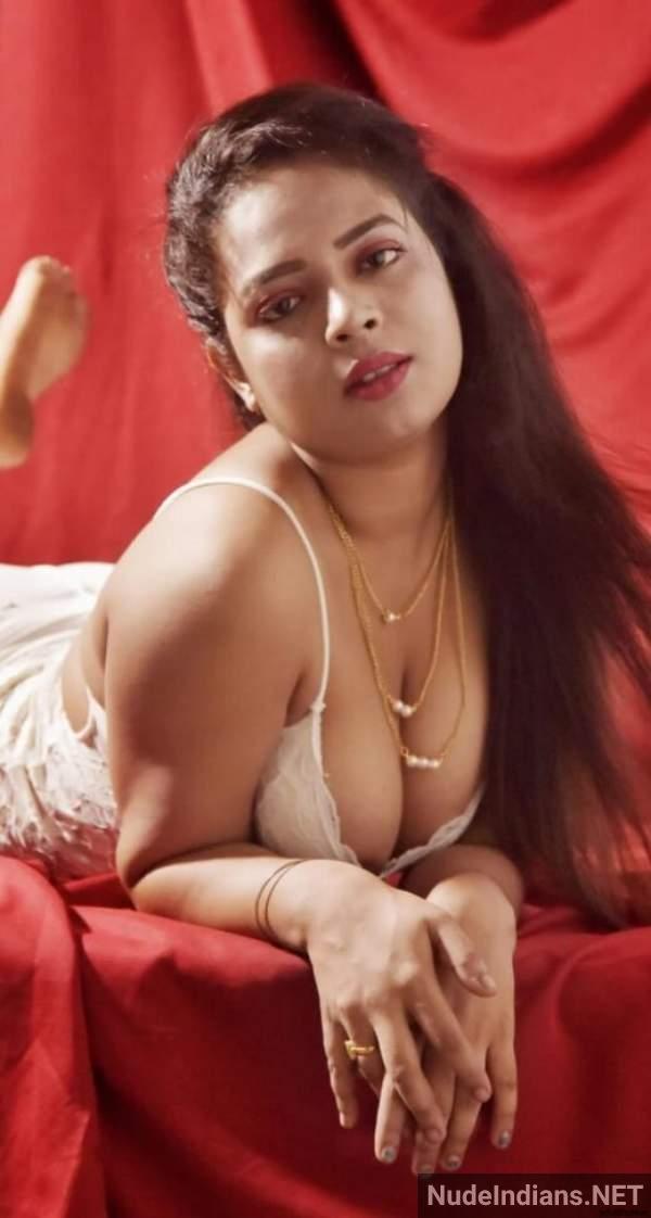 https://pub-5fcdf72a54cd4edbb03ec3edaa415a42.r2.dev/nakedleaks/large_breast_naked_housewives_porn_collection/38.jpg