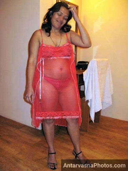 https://pub-5fcdf72a54cd4edbb03ec3edaa415a42.r2.dev/nakedleaks/large_indian_busts_in_garden_exposed/0.jpg