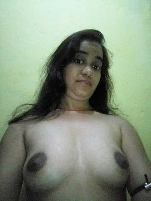 https://pub-5fcdf72a54cd4edbb03ec3edaa415a42.r2.dev/nakedleaks/latest_indian_busty_photos/3.jpg