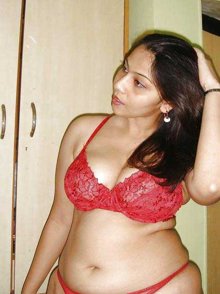 https://pub-5fcdf72a54cd4edbb03ec3edaa415a42.r2.dev/nakedleaks/let's_view_a_picture_of_bhabhi's_plump_buttocks/1.jpg