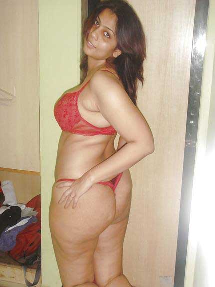 https://pub-5fcdf72a54cd4edbb03ec3edaa415a42.r2.dev/nakedleaks/let's_view_a_picture_of_bhabhi's_plump_buttocks/3.jpg