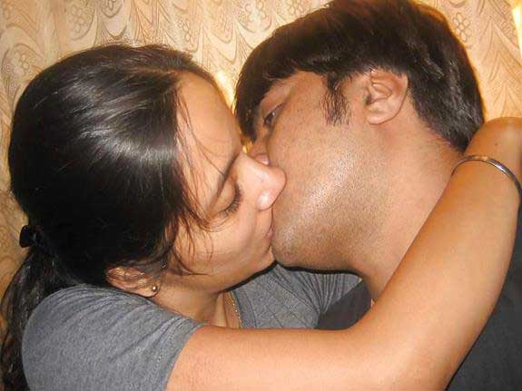 https://pub-5fcdf72a54cd4edbb03ec3edaa415a42.r2.dev/nakedleaks/lewd_images_of_indian_couple_leaked/1.jpg