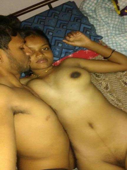 https://pub-5fcdf72a54cd4edbb03ec3edaa415a42.r2.dev/nakedleaks/live_indian_intimacy_with_a_desi_couple/4.jpg