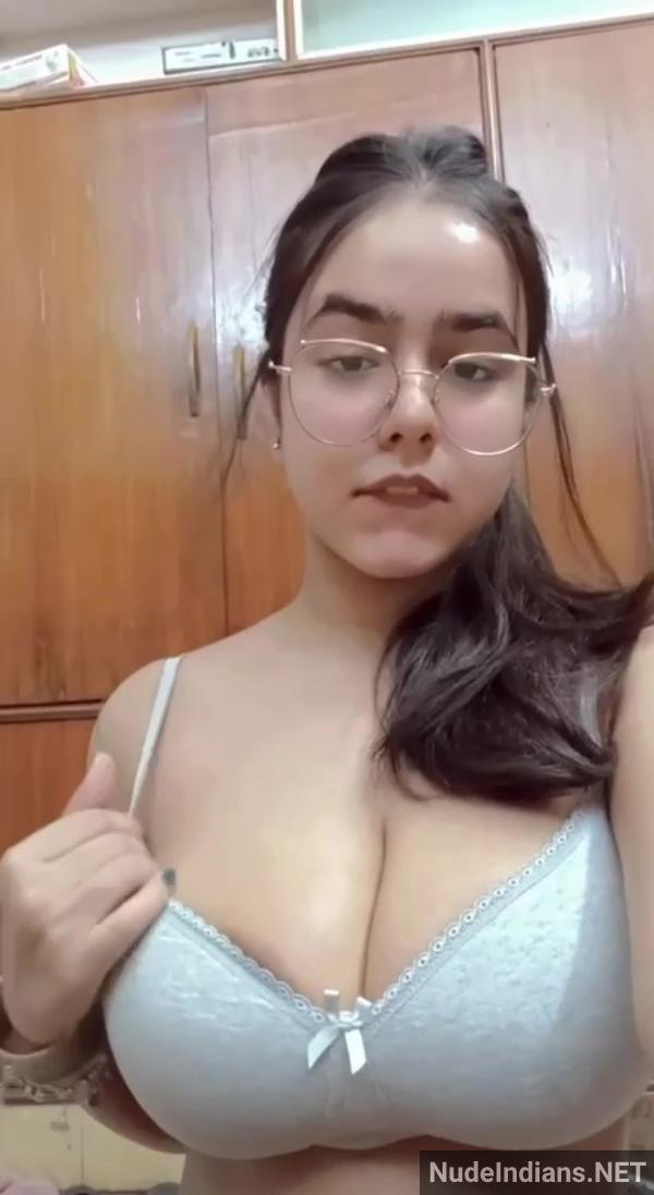 https://pub-5fcdf72a54cd4edbb03ec3edaa415a42.r2.dev/nakedleaks/lucknow_beauty_indulges_in_self-pleasure_with_sensuous_massage/7.jpg