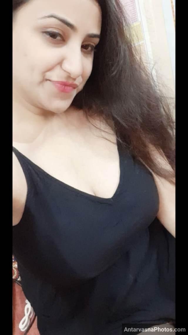 https://pub-5fcdf72a54cd4edbb03ec3edaa415a42.r2.dev/nakedleaks/madhuri's_captivating_indian_boobs_pictures/1.jpg