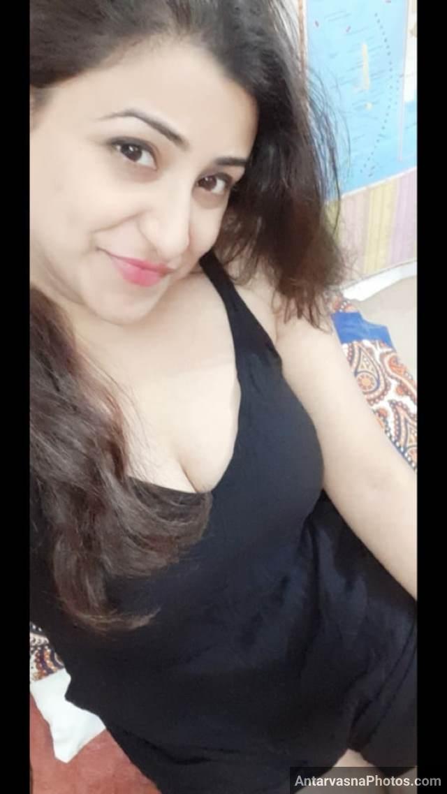 https://pub-5fcdf72a54cd4edbb03ec3edaa415a42.r2.dev/nakedleaks/madhuri's_captivating_indian_boobs_pictures/15.jpg