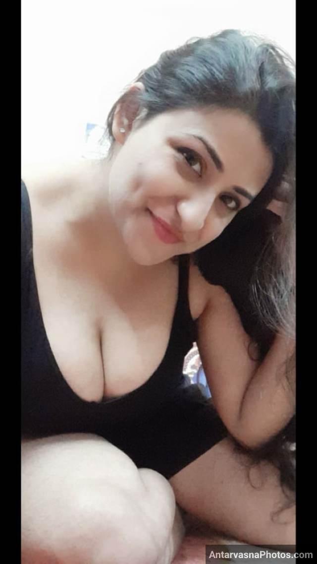 https://pub-5fcdf72a54cd4edbb03ec3edaa415a42.r2.dev/nakedleaks/madhuri's_captivating_indian_boobs_pictures/19.jpg