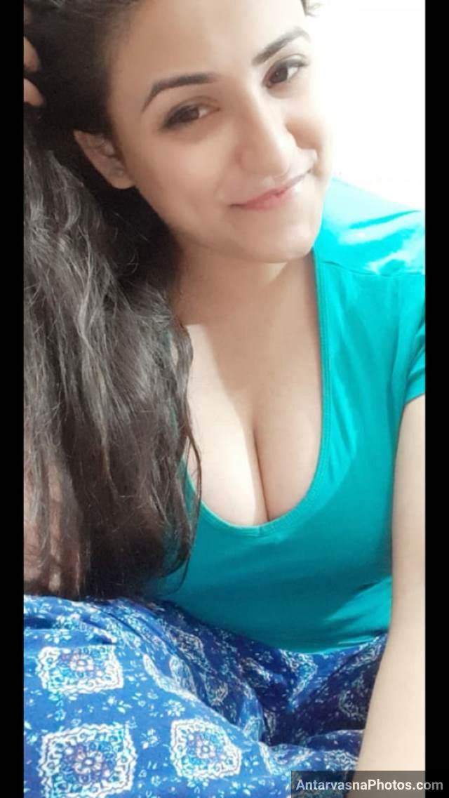 https://pub-5fcdf72a54cd4edbb03ec3edaa415a42.r2.dev/nakedleaks/madhuri's_captivating_indian_boobs_pictures/3.jpg