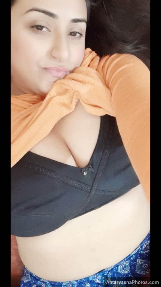 https://pub-5fcdf72a54cd4edbb03ec3edaa415a42.r2.dev/nakedleaks/madhuri's_captivating_indian_boobs_pictures/5.jpg
