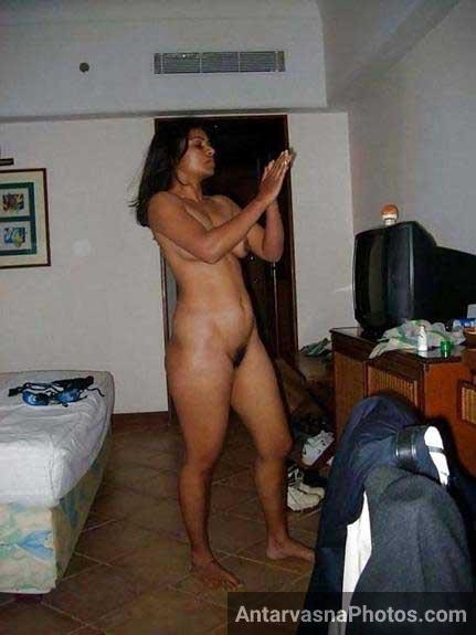 https://pub-5fcdf72a54cd4edbb03ec3edaa415a42.r2.dev/nakedleaks/malayali_indian_spouse_ready_for_lund_intake/4.jpg