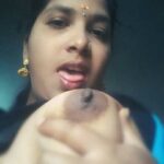 Mallu Aunty in Saree Showing Off Her Boobs