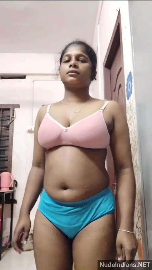 https://pub-5fcdf72a54cd4edbb03ec3edaa415a42.r2.dev/nakedleaks/mallu_girl_reveals_body_by_stripping_uniform_and_panties/2.jpg
