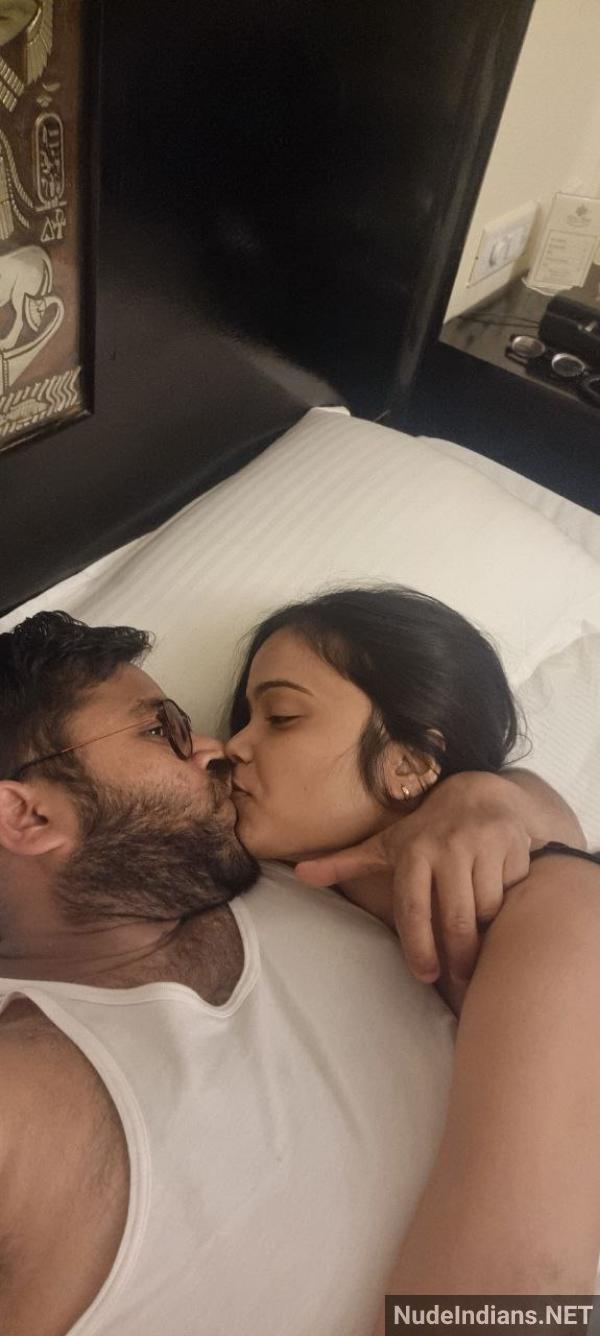 https://pub-5fcdf72a54cd4edbb03ec3edaa415a42.r2.dev/nakedleaks/mallu_girlfriend_shruthi_teases_with_juicy_boobs_in_bed_prior_to_intimacy/40.jpg