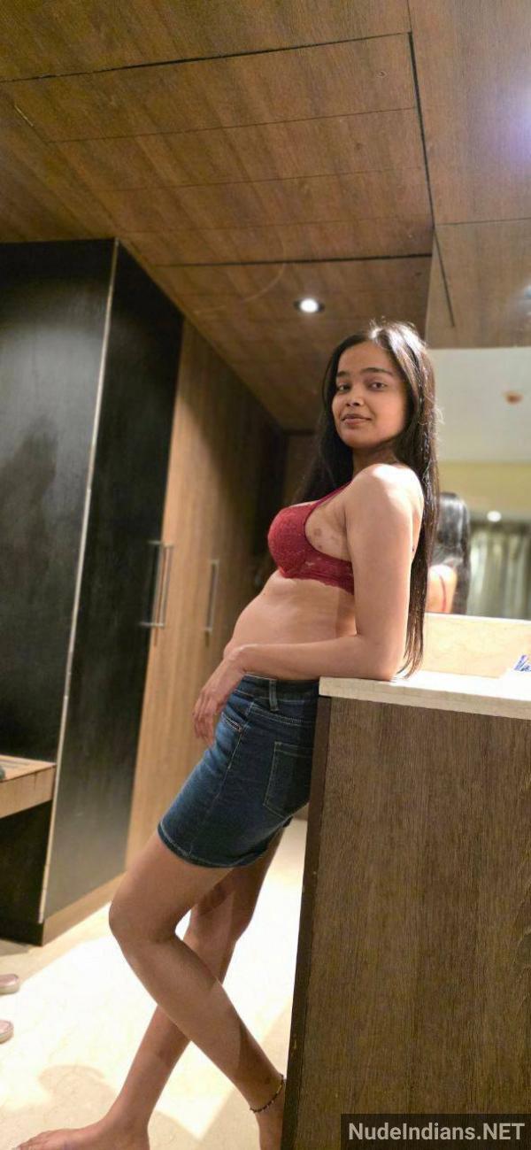 https://pub-5fcdf72a54cd4edbb03ec3edaa415a42.r2.dev/nakedleaks/mallu_girlfriend_shruthi_teases_with_juicy_boobs_in_bed_prior_to_intimacy/47.jpg