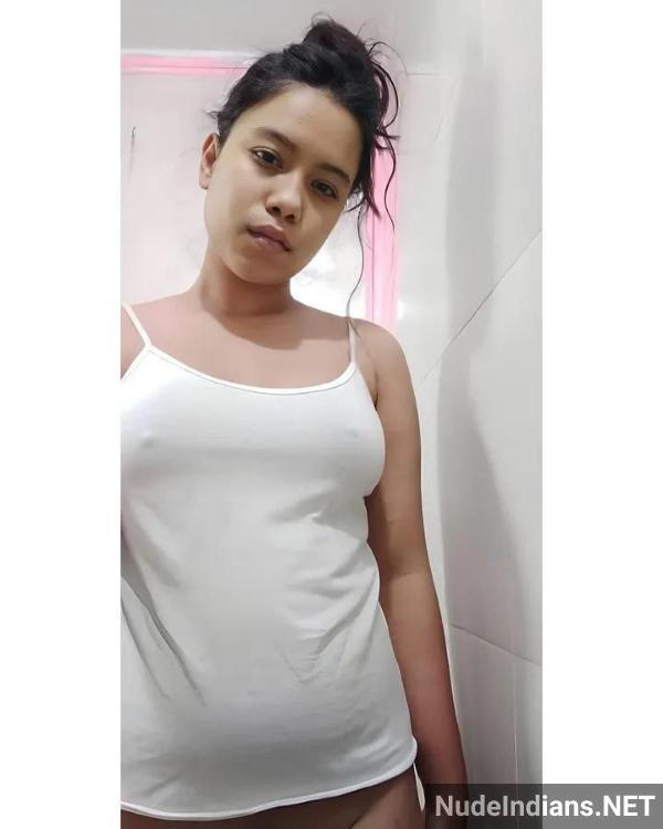 https://pub-5fcdf72a54cd4edbb03ec3edaa415a42.r2.dev/nakedleaks/manipuri_girl's_provocative_photos_in_lingerie_for_desi_boys/22.jpg