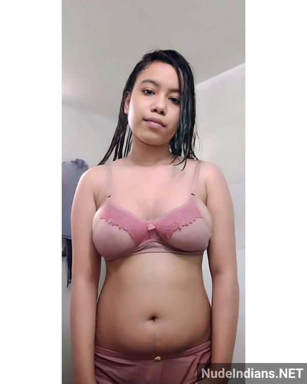 https://pub-5fcdf72a54cd4edbb03ec3edaa415a42.r2.dev/nakedleaks/manipuri_girl's_provocative_photos_in_lingerie_for_desi_boys/23.jpg