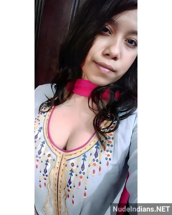 https://pub-5fcdf72a54cd4edbb03ec3edaa415a42.r2.dev/nakedleaks/manipuri_girl's_provocative_photos_in_lingerie_for_desi_boys/48.jpg