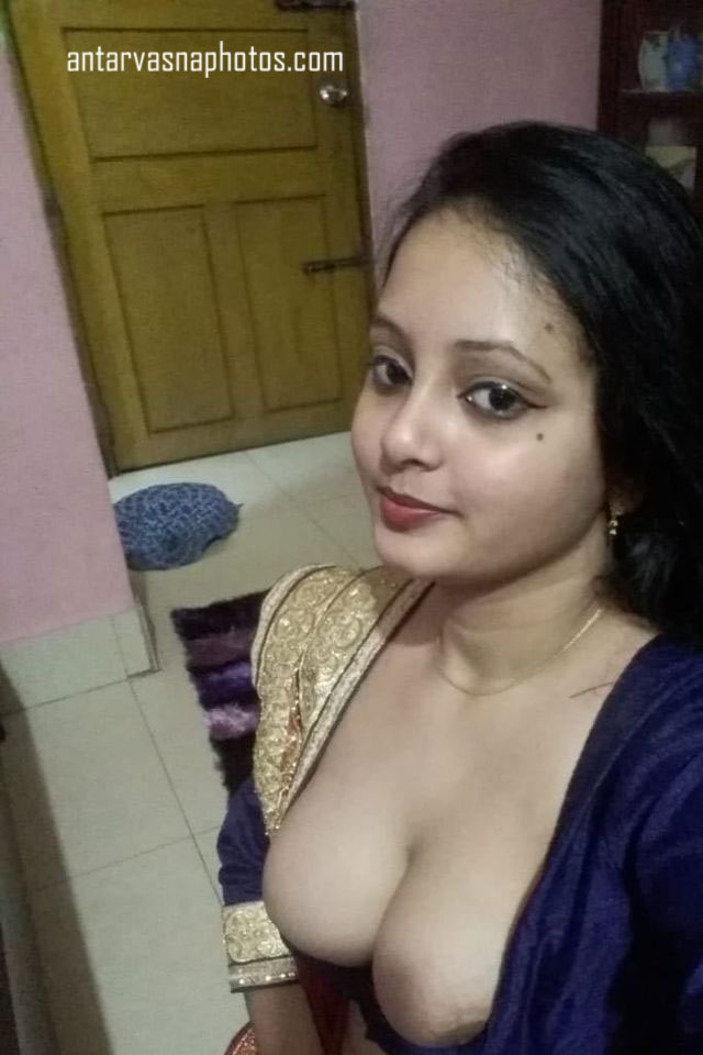 https://pub-5fcdf72a54cd4edbb03ec3edaa415a42.r2.dev/nakedleaks/marathi_bhabhi_indu's_revealing_self-portrait/2.jpg