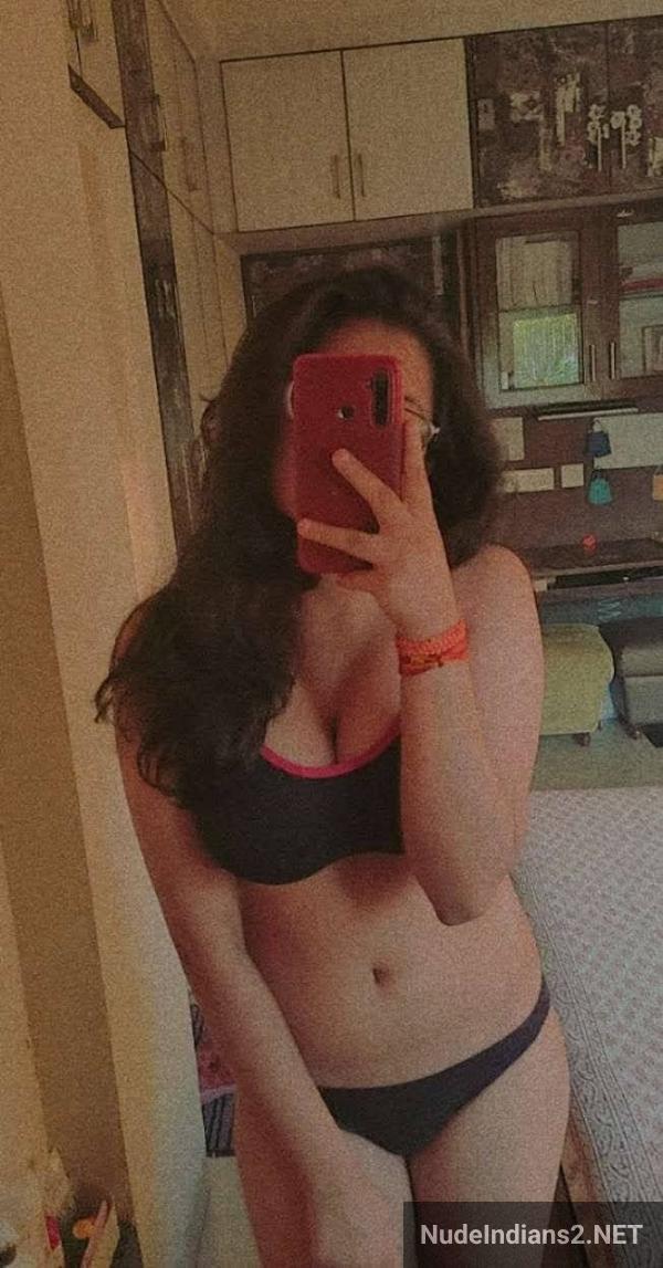 https://pub-5fcdf72a54cd4edbb03ec3edaa415a42.r2.dev/nakedleaks/marathi_spunky_gal_sayali_bangale_flaunts_luscious_bosom_in_selfie/16.jpg
