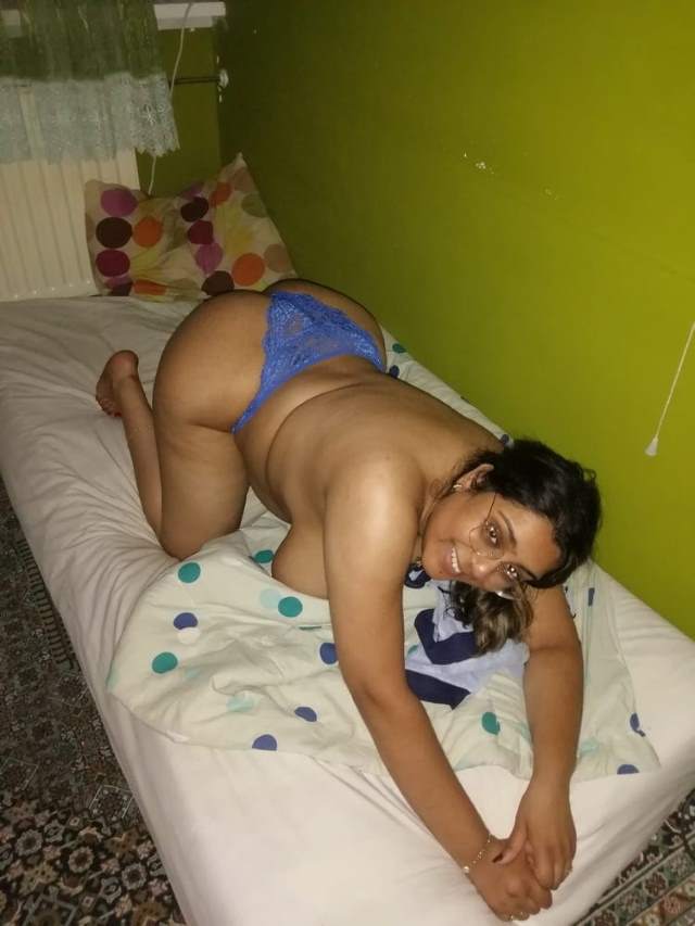 https://pub-5fcdf72a54cd4edbb03ec3edaa415a42.r2.dev/nakedleaks/meeta_aunt's_indian_big_bosom_photos/18.jpg