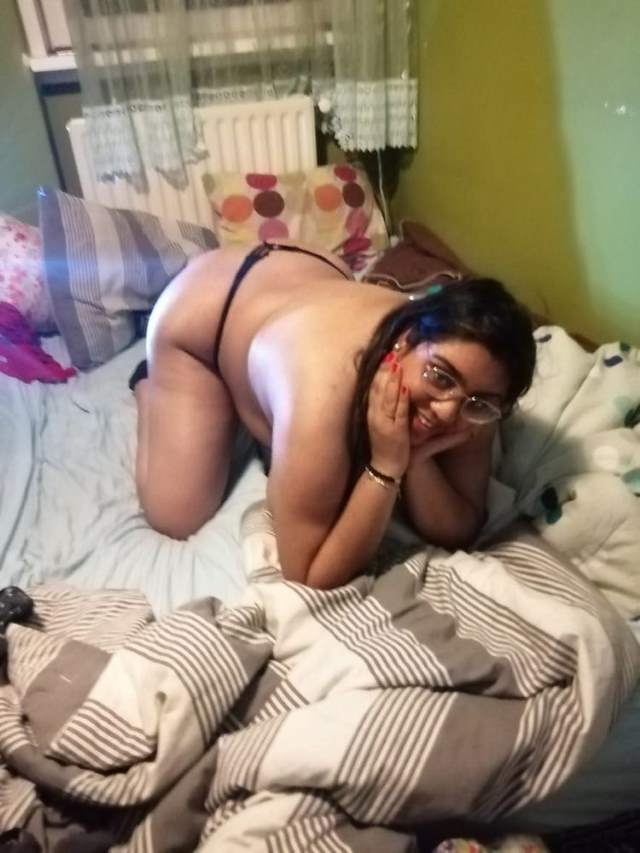 https://pub-5fcdf72a54cd4edbb03ec3edaa415a42.r2.dev/nakedleaks/meeta_aunt's_indian_big_bosom_photos/2.jpg