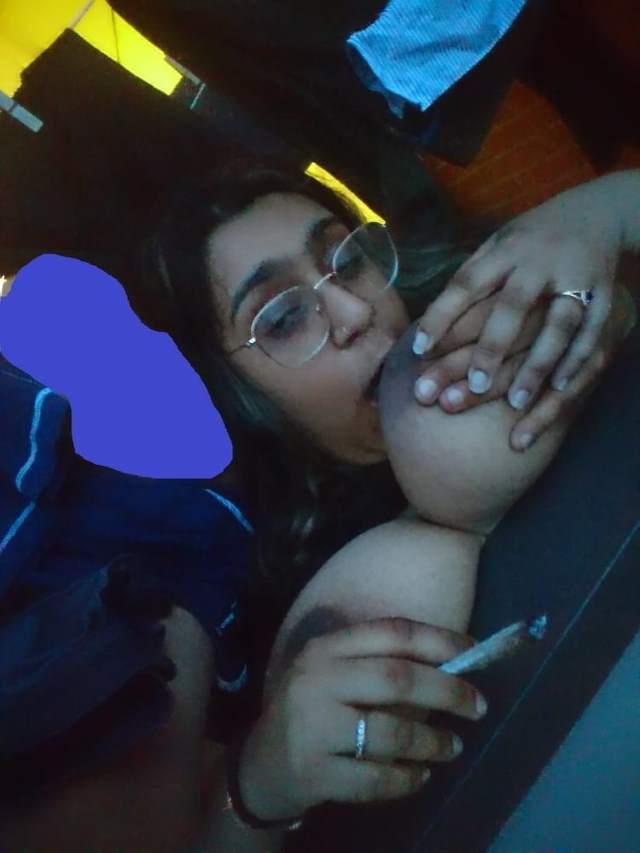 https://pub-5fcdf72a54cd4edbb03ec3edaa415a42.r2.dev/nakedleaks/meeta_aunt's_indian_big_bosom_photos/20.jpg