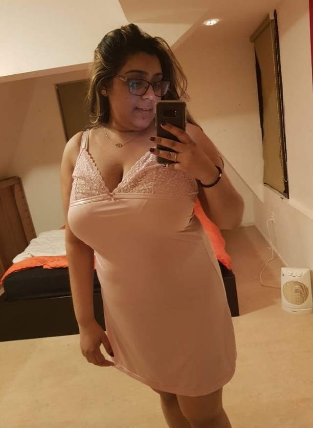 https://pub-5fcdf72a54cd4edbb03ec3edaa415a42.r2.dev/nakedleaks/meeta_aunt's_indian_big_bosom_photos/9.jpg