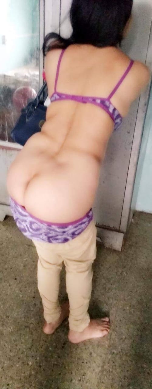 https://pub-5fcdf72a54cd4edbb03ec3edaa415a42.r2.dev/nakedleaks/mesmerizing_beauty_of_a_desi_girl/5.jpg