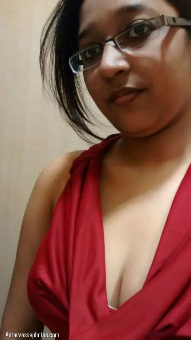 https://pub-5fcdf72a54cd4edbb03ec3edaa415a42.r2.dev/nakedleaks/mesmerizing_images_of_desi_girl_showing_big_bosoms/0.jpg