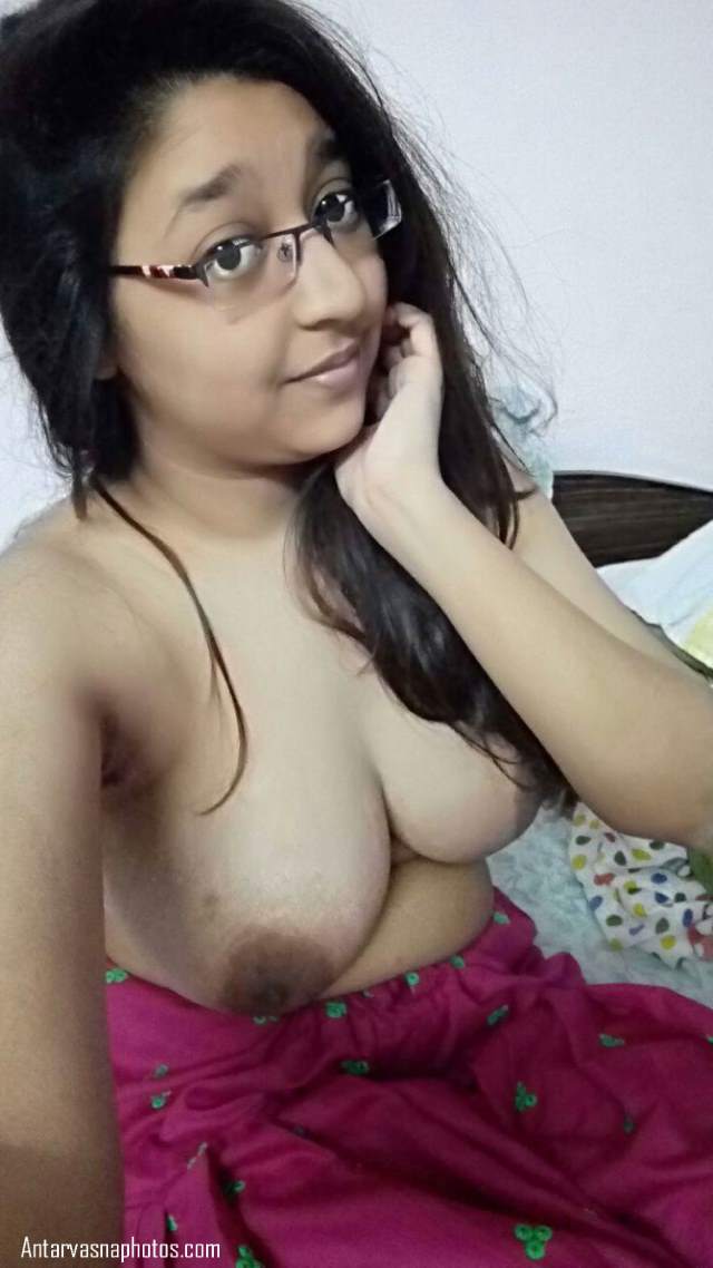 https://pub-5fcdf72a54cd4edbb03ec3edaa415a42.r2.dev/nakedleaks/mesmerizing_images_of_desi_girl_showing_big_bosoms/2.jpg